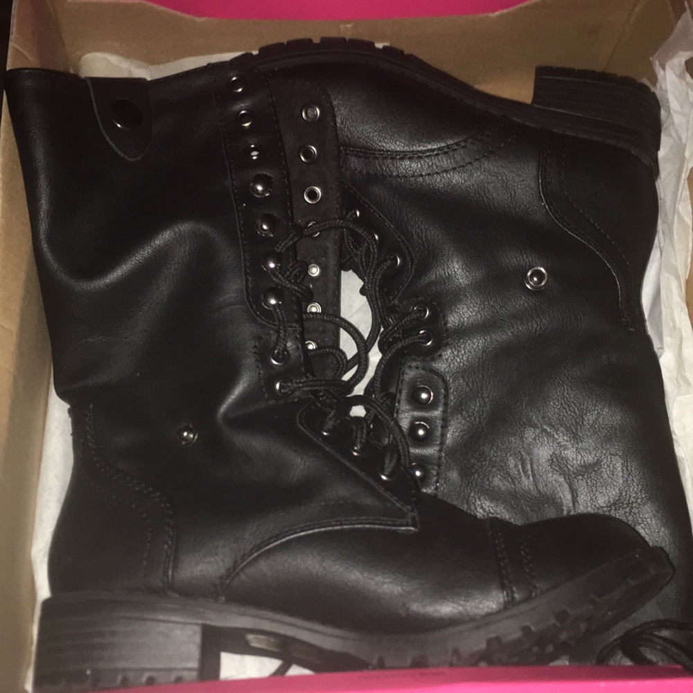 Charlotte Russe boots fur inside size 6